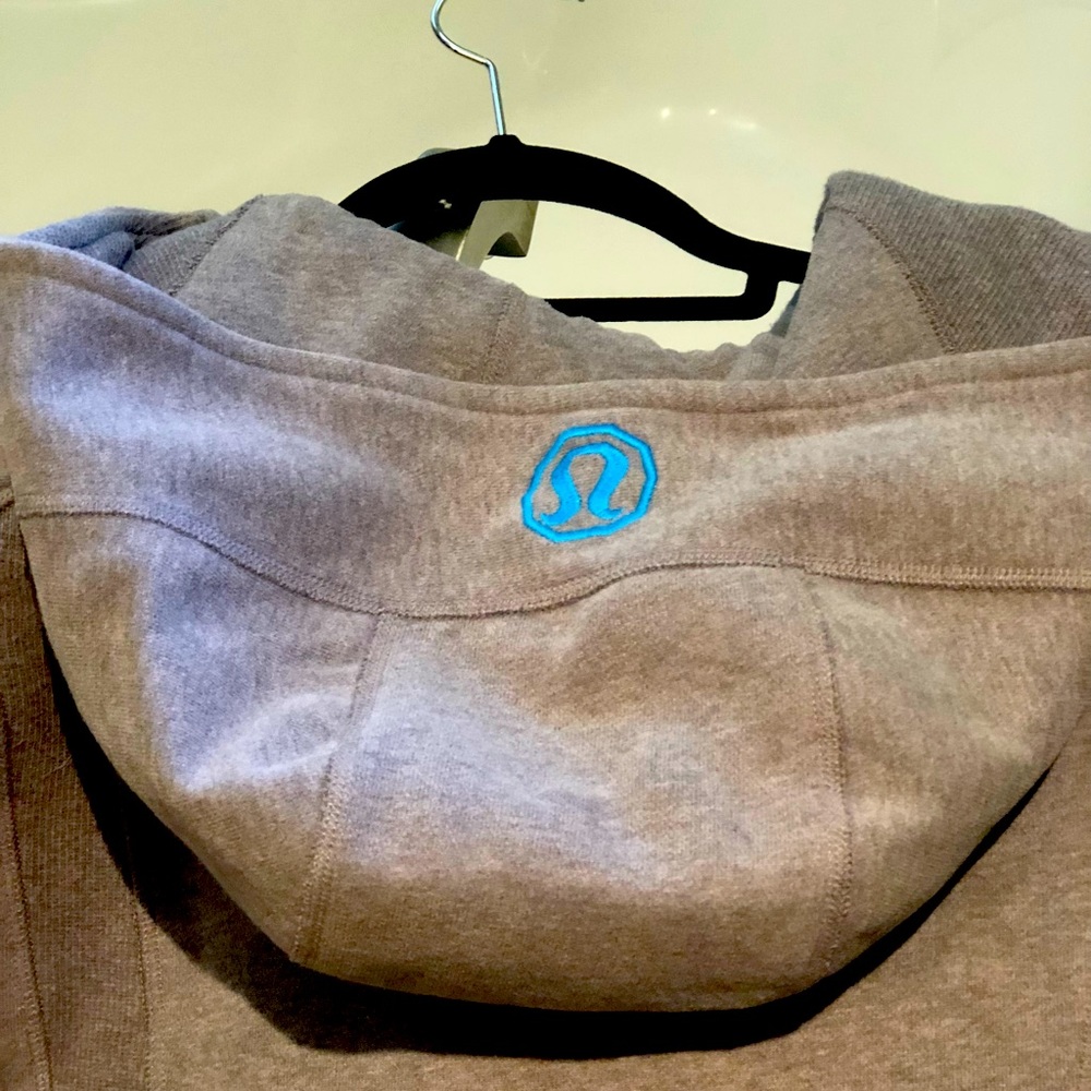Oversized gray jacket with turquoise accents, full zip, Breast pocket
